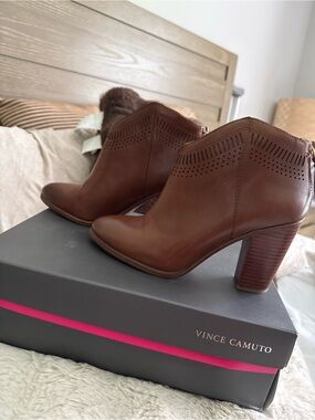 Vince Camuto Fetter - 7